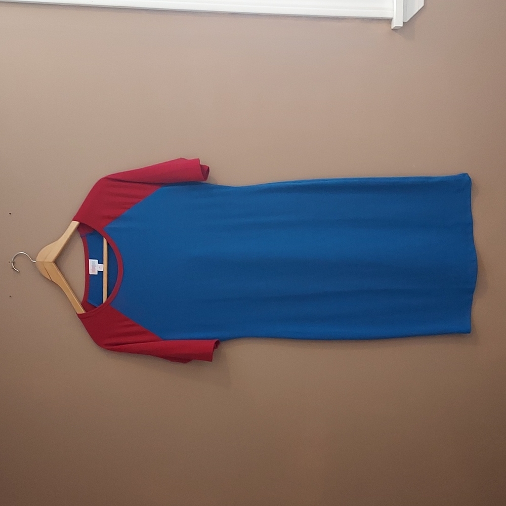 LuLaRoe, medium, glue and maroon-ish, pretty much new. Maybe worn 2x.